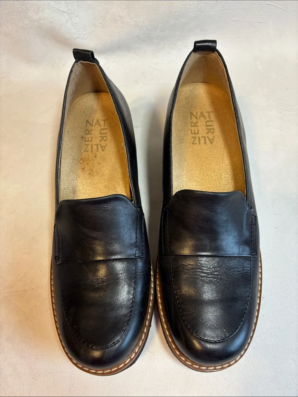 Naturalizer Cabaret Black Leather Slip-On Loafers with Contrast Welt, size 6